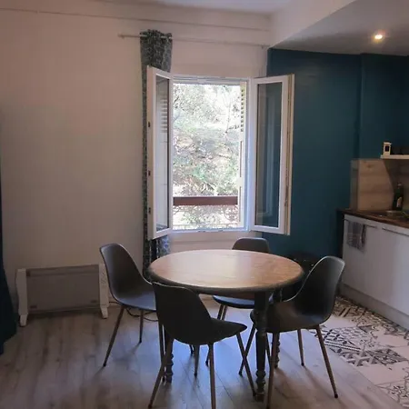 アパート F3 A 150 M De La Avec Parking Prive *